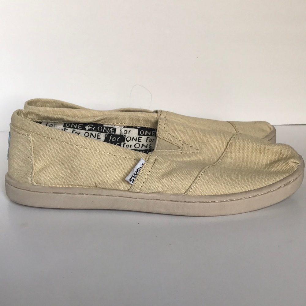 Tom’s Kids Shoes size 2Y